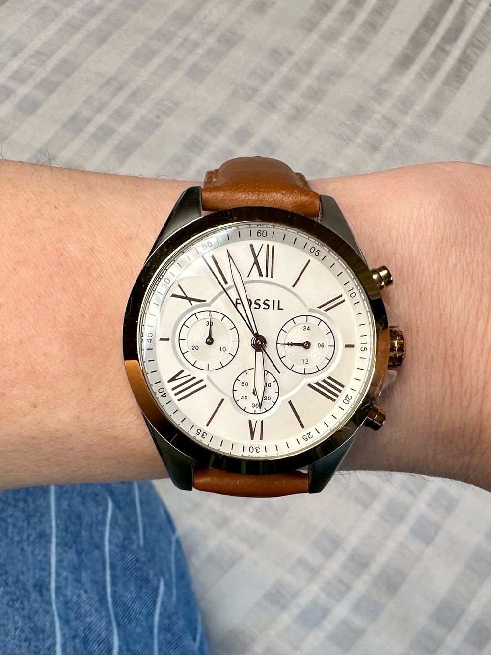 Fossil watch with genuine leather in classic tan and gold accents
